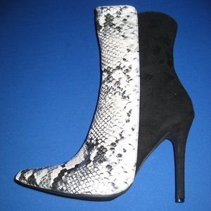 Elegant Collection Vogue 19 Mid Calf Stiletto Boots Black Snake Print Size 8 NIB